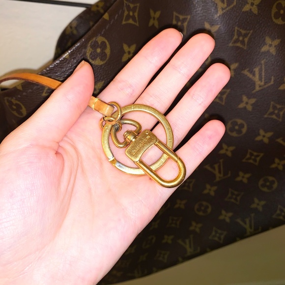 Louis Vuitton Artsy MM Monogram Bag - Picture 8 of 12